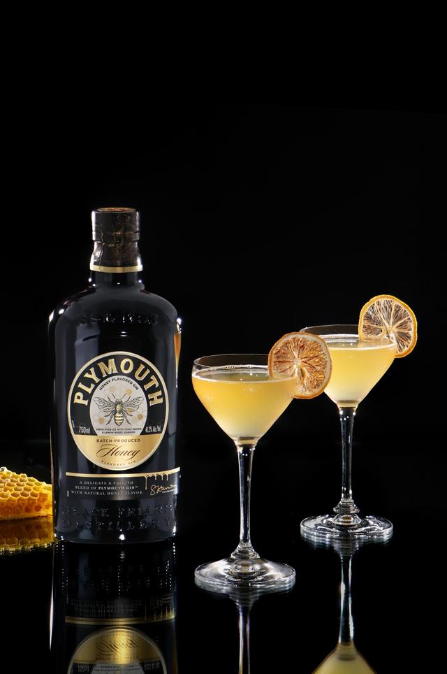 Plymouth Honey Gin Bee's Knees Cocktail Plymouth Honey Gin Bee's Knees Cocktail